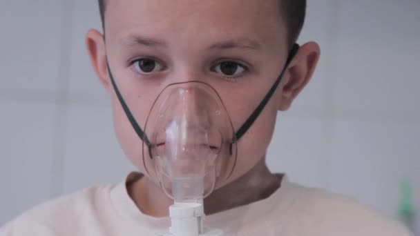 Close Inhaler Face Young Boy Treatment Viruses — Vídeos de Stock