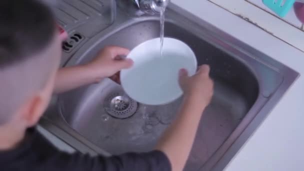 Young Guy Washes Dishes Sink Kitchen White Plate Frame Close — 图库视频影像