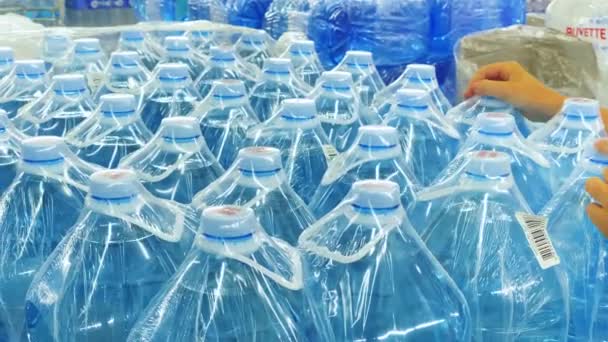 Guy Chooses Water Large Bottles Shelf Supermarket Store — Vídeos de Stock