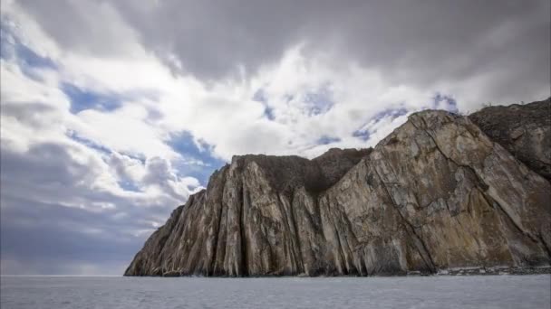 Rock Background Sky Lake Baikal Sunny Weather Movement Clouds Picturesque — Vídeos de Stock