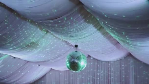 Mirror Ball, spinning disco ball. — Stock video