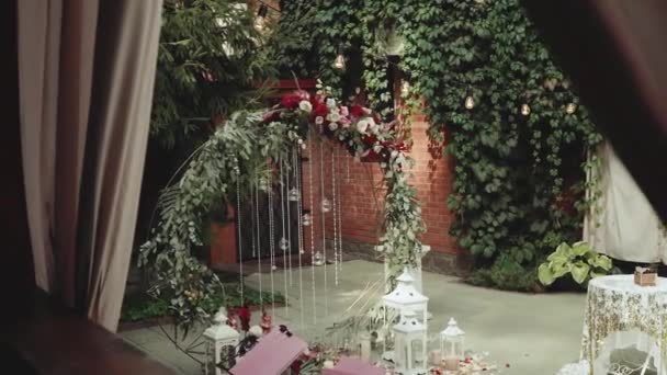 Wedding Arch Red Flowers White Chairs Lamp Garland Ceremony Restaurant — Stock Video