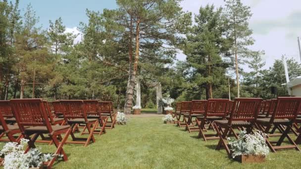 Weeding Arch Decorated Pastel Faded Flowers Wooden Chairs Park Slow — Stock Video