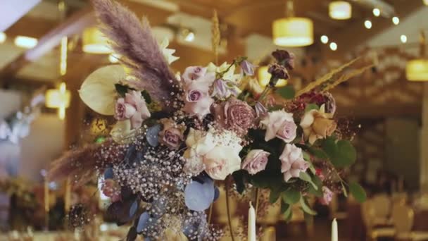 Serving Tables Decorated Bouquet Flowers Slow Motion Wedding Decor Flowers — Stock Video