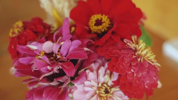 Букет Червоних Рожевих Квітів Супер Повільний Рух Весільні Прикраси Весільний — стокове відео