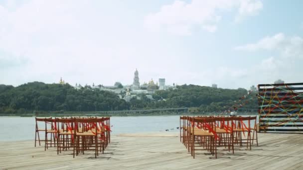 Wedding Decoration Wooden Chairs Pontoon Bridge Slow Motion Shot Beautiful — Stok video