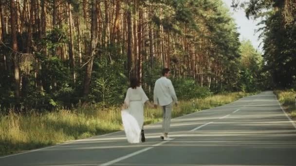 Hipster Couple Love Walk Beautiful Place Hold Hands Man Woman — Wideo stockowe