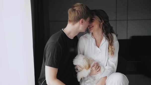 Beautiful Couple Dog Sitting Each Other Floor Smiling Kissing Couple — Video