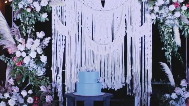 Gâteau Devant Arche Mariage Plan Moyen Beau Gâteau Mariage Décoré — Video