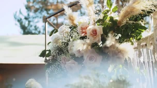 Nahaufnahme Von Wedding Bogen Dekorationen Von Blumen Pastellfarbenen Verblassten Farben — Stockvideo