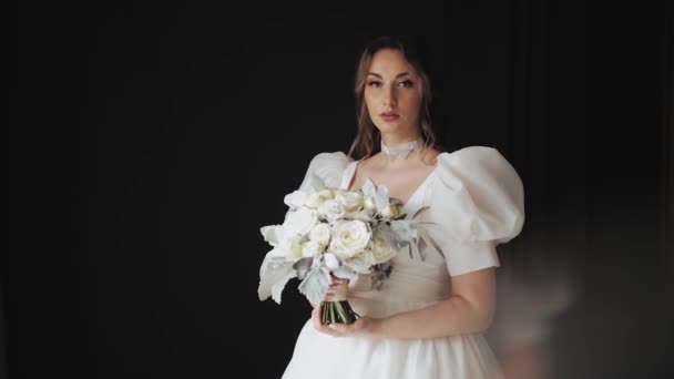 Portret Van Een Mooie Bruid Een Witte Jurk Met Bruiloft — Stockvideo