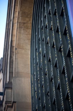 Eski tarihi binanın ön cephesi. 