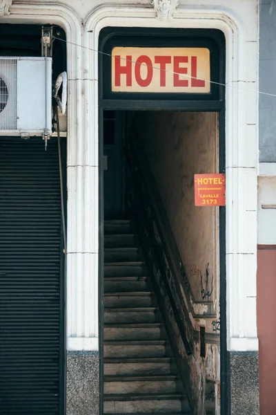 Sinal Hotel Close Edifício — Fotografia de Stock