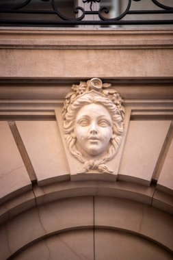 Eski tarihi binanın ön cephesi. 