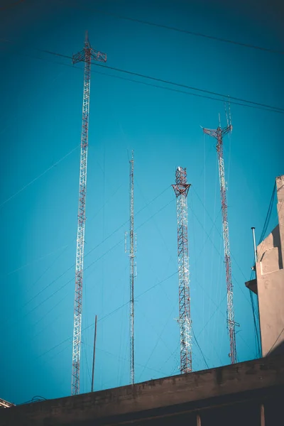 High Voltage Towers Blue Sky Background — Fotografia de Stock