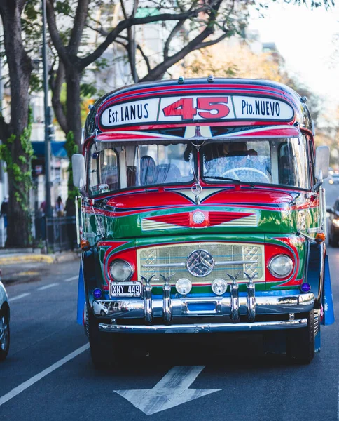 Autobus Colorato Sulla Strada Buenos Aires Argentina — Foto Stock