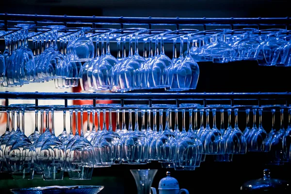 Ein Glas Und Eine Flasche Gefüllt Mit Einer Plastiktüte — Stockfoto