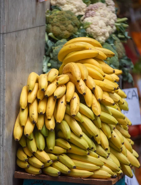 Bananas Verdes Frescas Mercado Rua — Fotografia de Stock