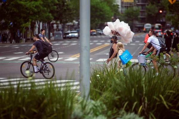 Buenos Aires Argentinien Januar 2021 Ein Zuckerwatteverkäufer Läuft Die Straße — Stockfoto