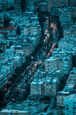 Tel Aviv, İsrail - 17 Kasım 2020: Şehir manzarasının çatısından görüntü