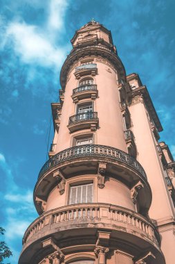 Güzel mimari detay. Buenos Aires 'teki eski bina cephesi