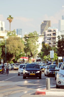 Tel Aviv, İsrail - 7 Kasım 2020: Modern mimari şehir merkezi