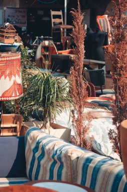 Tel Aviv, İsrail - 7 Kasım 2019: Eski bit pazarı ürünleri