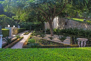 Hayfa, İsrail - 7 Kasım 2019: Bahai Bahçeleri heykeli