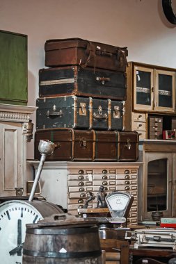 Tel Aviv, İsrail - 7 Kasım 2019: Eski bit pazarı ürünleri