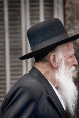 Tel Aviv, İsrail - 7 Kasım 2019: Sokaktaki adam