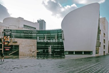 Tel Aviv, İsrail - 7 Kasım 2020: Modern mimari şehir merkezi