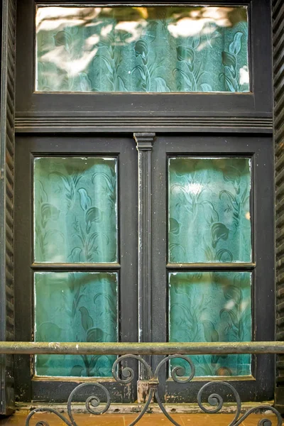 家の古い窓 — ストック写真