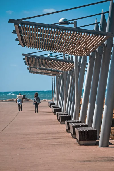 People Walking Beach Sunny Day — Stock Photo, Image