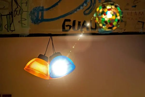Lâmpadas Decorativas Com Luzes Fundo — Fotografia de Stock