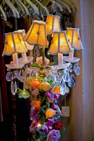 Lámparas Decorativas Colores Con Velas Flores — Foto de Stock