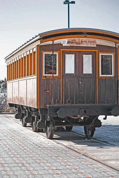 Şehirdeki Eski Ahşap Tren Istasyonu — Stok fotoğraf