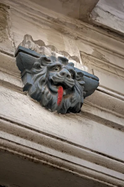 Głowa Lwa Ścianie Domu — Zdjęcie stockowe