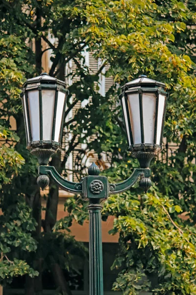 Poste Lámpara Con Dos Lámparas — Foto de Stock