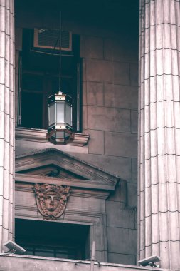 Antika binanın detaylarını yakından çek.