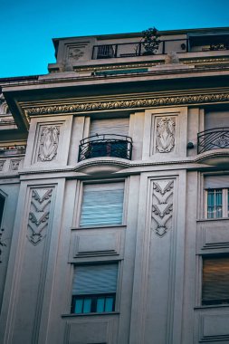 Antika binanın detaylarını yakından çek.