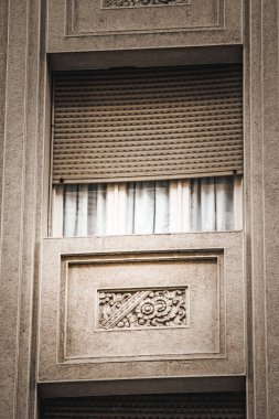 Antika binanın detaylarını yakından çek.