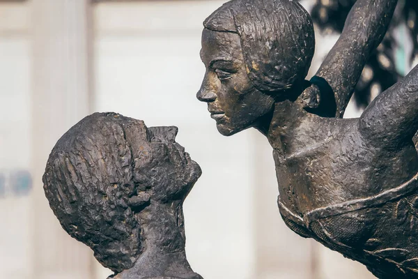 Nahaufnahme Der Statue Der Verliebten Auf Der Straße Einer Europäischen — Stockfoto