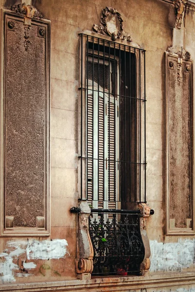 Close Shot Window Antique Building — стоковое фото