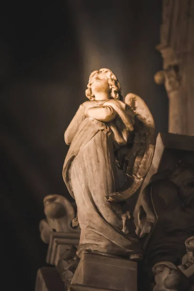 Statua Una Donna Nella Chiesa — Foto Stock