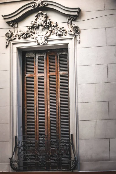 Primer Plano Ventana Del Edificio Antiguo — Foto de Stock