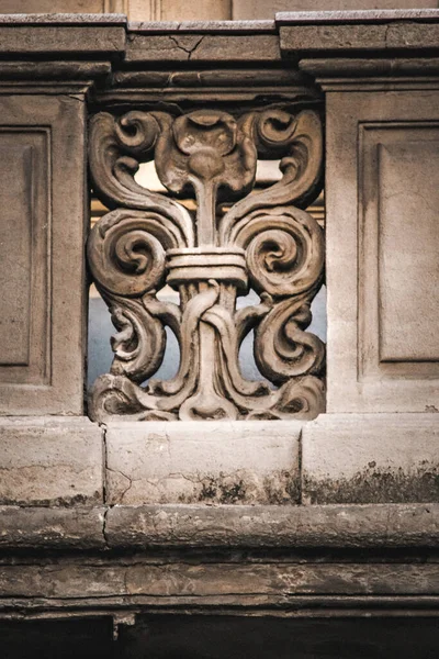 Close Shot Sculpture Detail Antique Building — стоковое фото