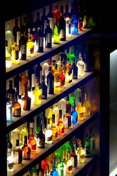Buenos Aires, Arjantin - 13 Eylül 2019: Mini şişeler dolusu farklı alkol raflarda 
