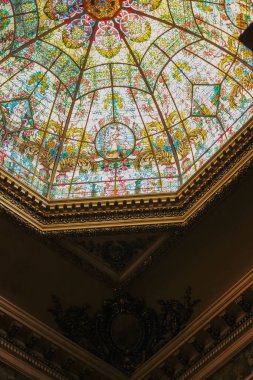 Klasik mimari tiyatro binasının içi. 