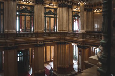 Eski kütüphane binasının içi.