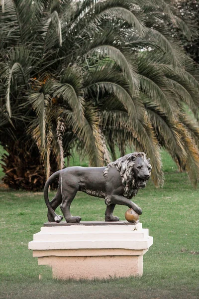 Estatua León Parque —  Fotos de Stock